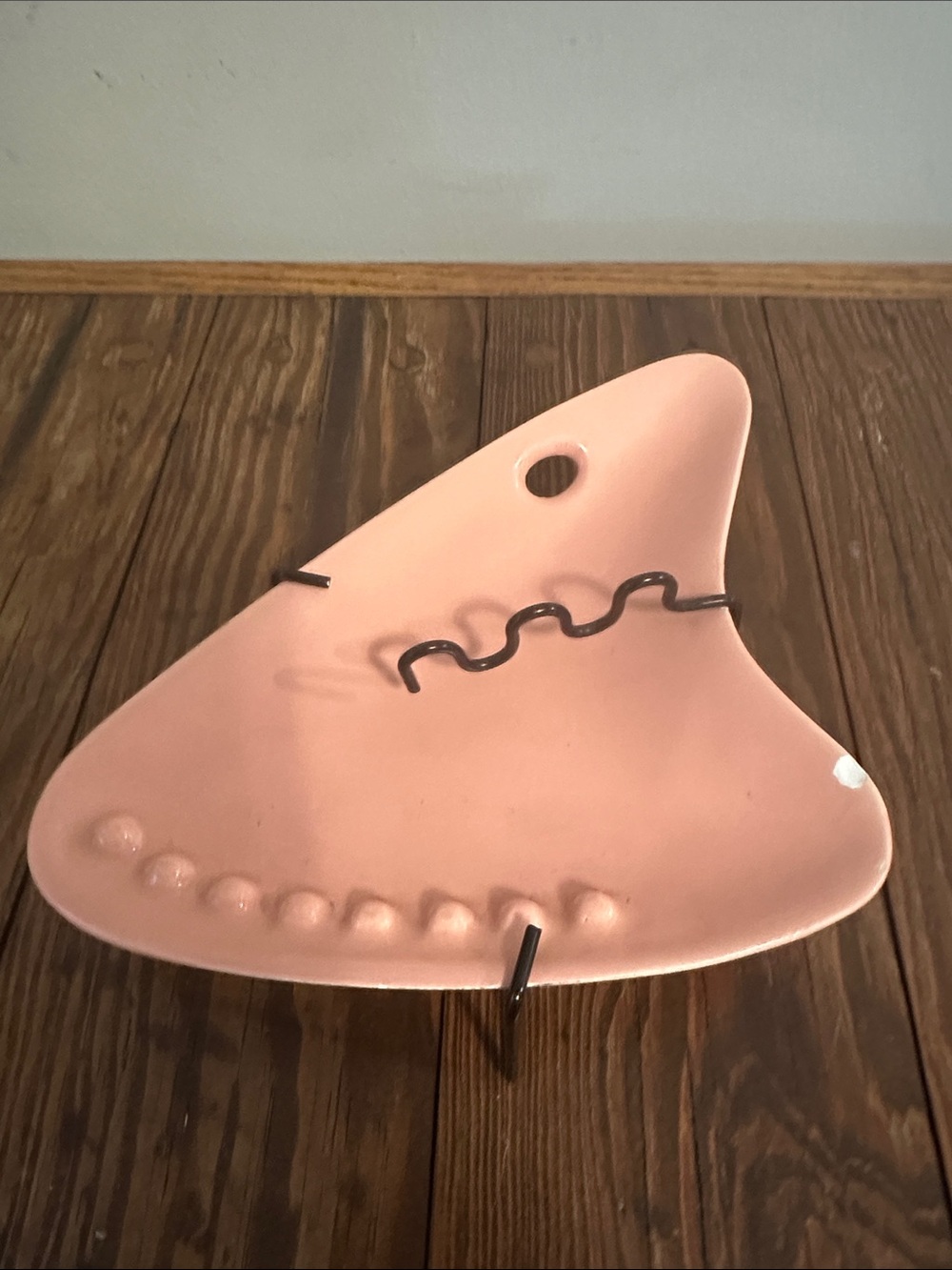 Mid-century modern ashtray Pink Ceramic with wire stand
